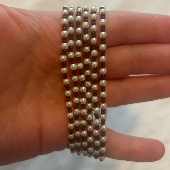 Roxanne Aussolin Set of six pearl and dark beaded bracelets - Picture 3 of 5